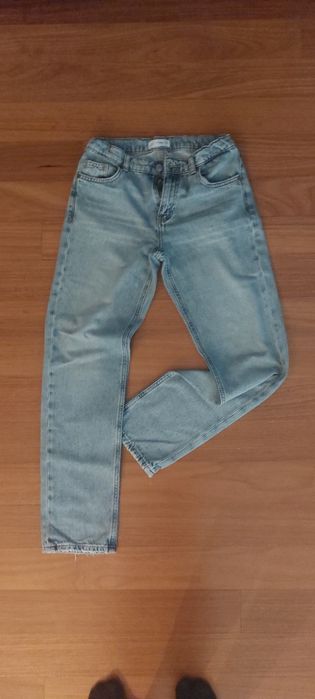 Calças jeans azuis claras