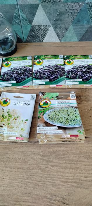 Kiełkownica x2szt + kiełki x23 szt