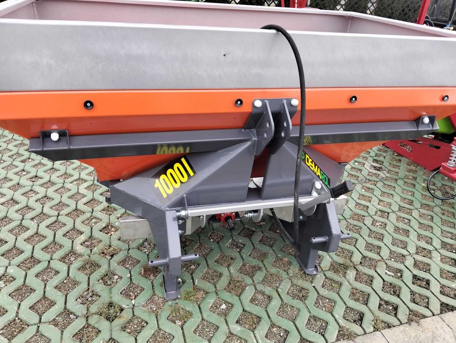 Rozsiewacz dwutalerzowy DEMAROL 1000l