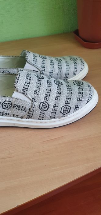 Продам слипоны Philipp plain