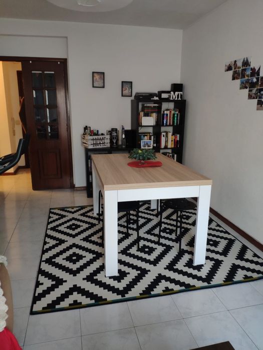 Mesa extensível em madeira