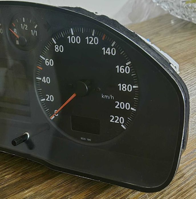 Licznik Zegary AUDI A4 B5 (95-01r.) 1,9 TDI Automat 110 KM Oryginalny
