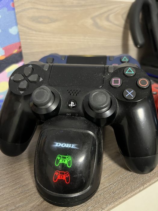 Playstation PS4 Pro + 3 джойстика + док станція для джойстиків