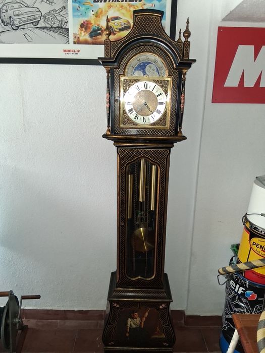 Relógio de pé pintado à mão