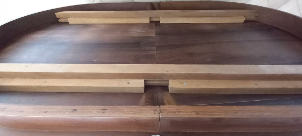 Mesa de sala oval  extensível + conjunto cadeiras