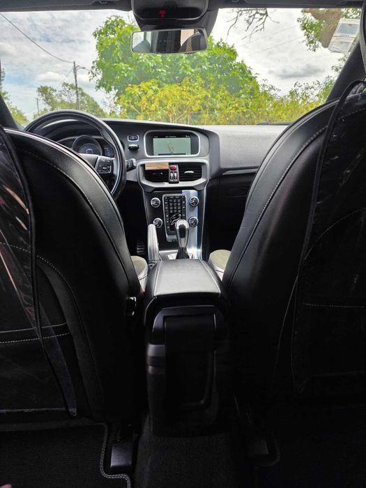 VOLVO V40 D2 2.0 R-DESIGN 12/2015