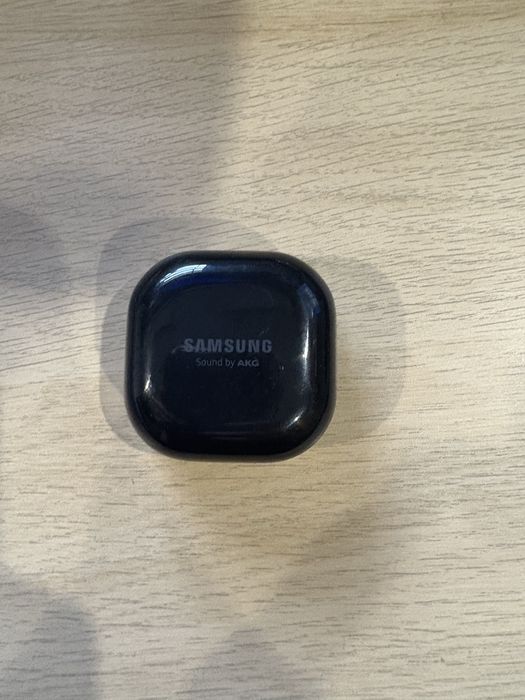Samsung Galaxy Buds Live bezprzewodowe sluchawki Bluetooth stan dobry