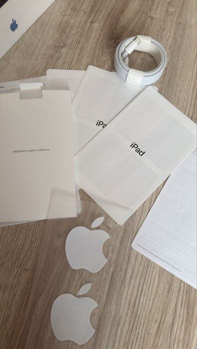 Apple Ipad 10 gen. niebieski 64gb pudełko idealny stan + etui + rysik