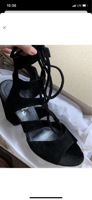 Нові босоніжки, замшеві, з завʼязками на ніжках