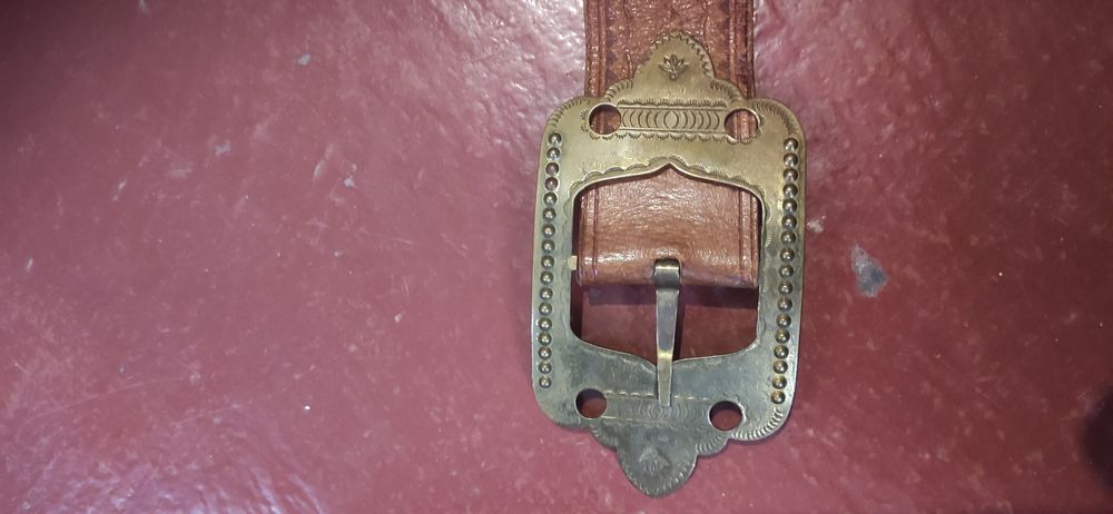 Винтажный кожаный ремень.