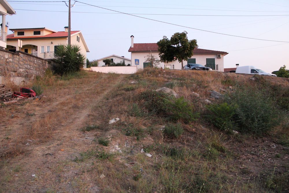 Lote 1220 m² Almeidinha – para construção, perto do centro de Mangualde