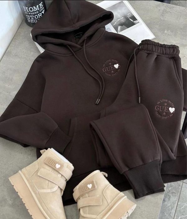 Шоколадний спортивний костюм Guess