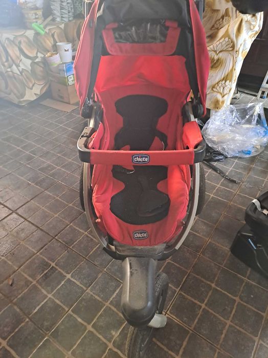 Carrinho chicco, alcofa e cadeira auto com isofix