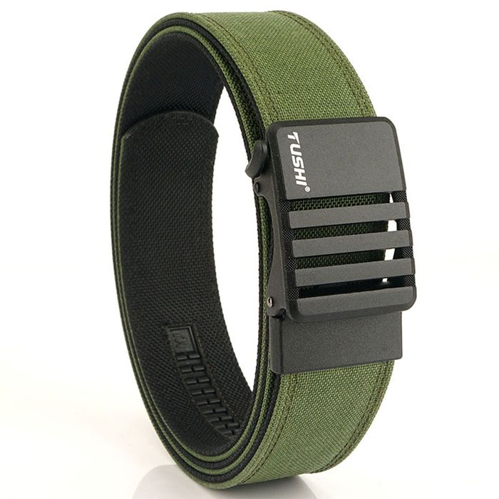 Męski wytrzymały pasek taktyczny z regulowaną metalową klamrą.