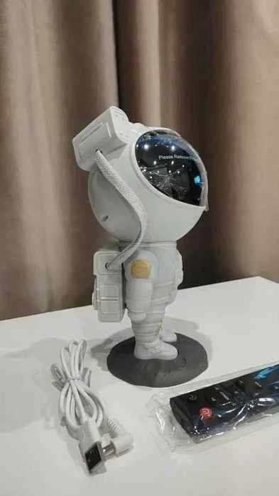 Lampka nocna astronauta – projektor gwiazd