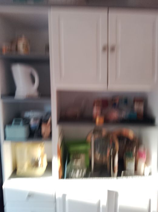 Móvel de madeira branco e cinzaa