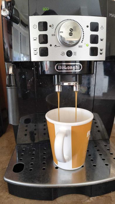 Ekspres ciśnieniowy DELONGHI Magnifica S ECAM