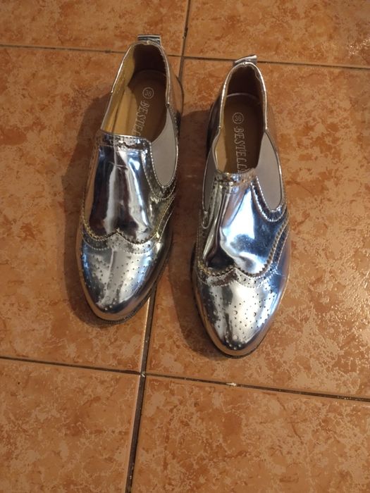 Sapatos senhora pratiados novos