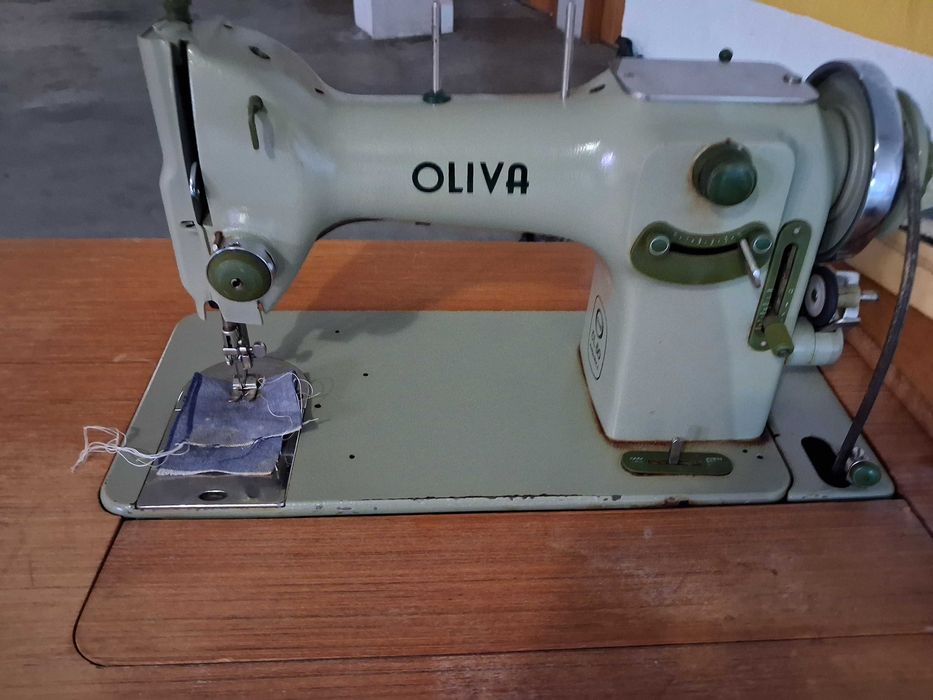 Máquina de costura Oliva