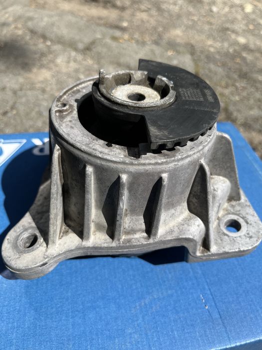 Подушка двигателя А4472410313 . Оригинал.