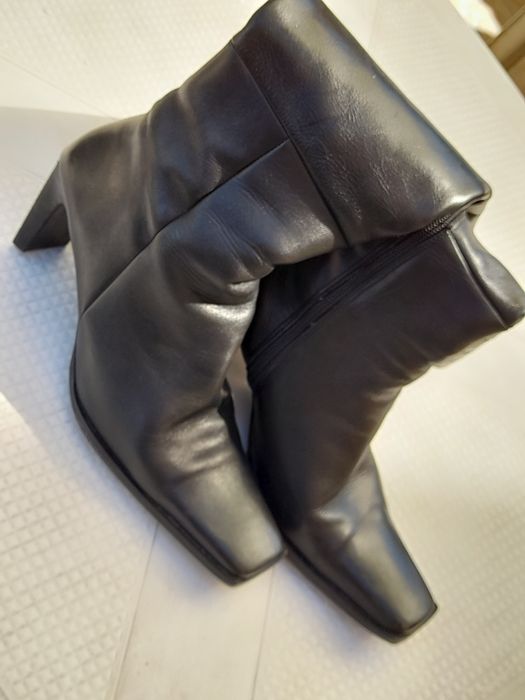Botas em pele, cano alto, tam 38