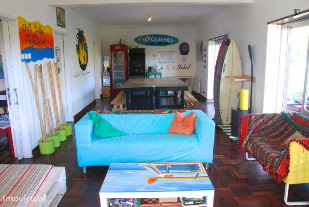 Cama - localizado em Carcavelos Lisbon