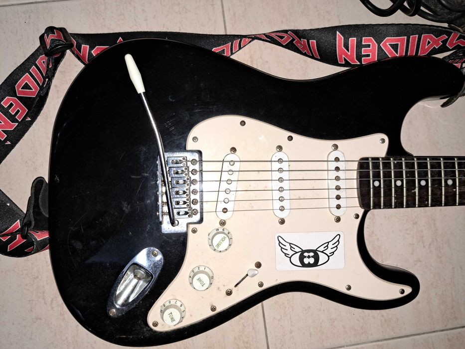 Guitarra Fender Com coluna