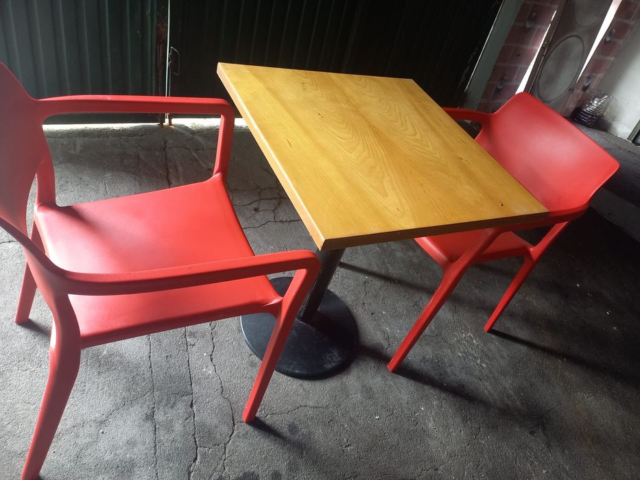 Venda 5 mesas 60x60 e 10 cadeiras