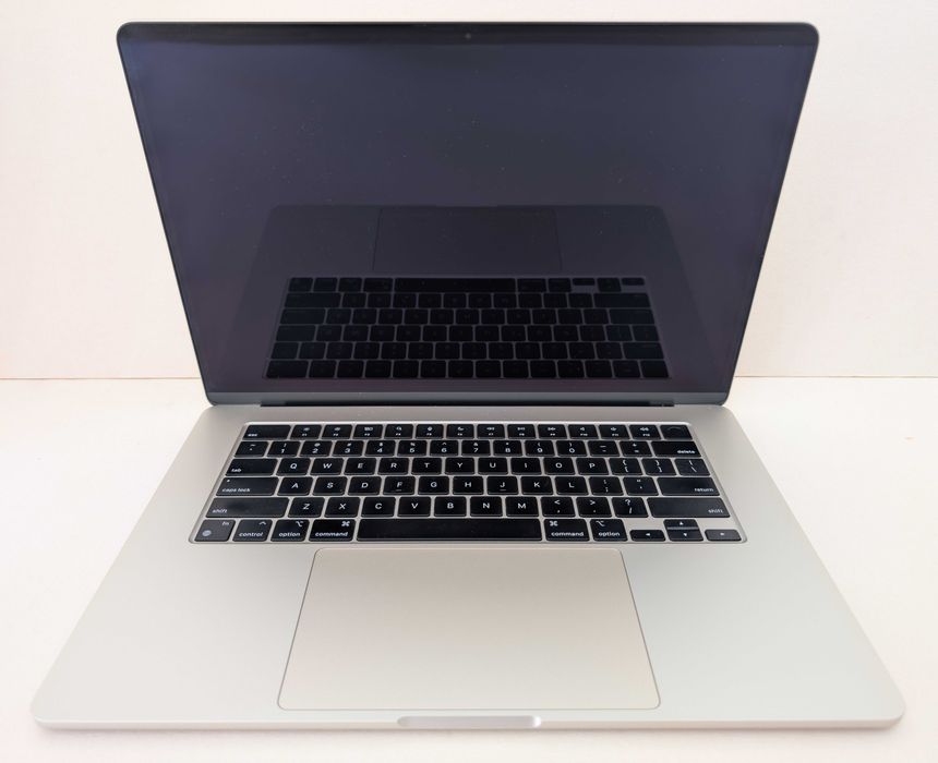 Laptop MacBook Air 15 M3 2024 /15.3 /M3 /8GB /256GB /MacOs Tachoe 26.0