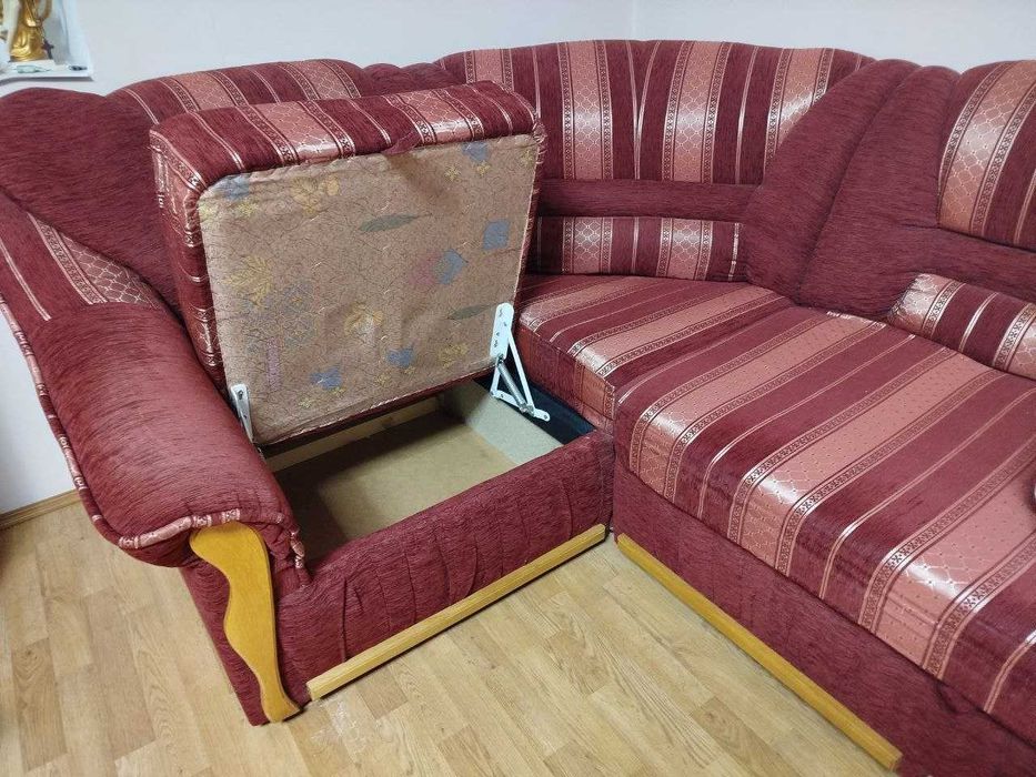 мякий куток з кріслами в хорошому стані, недорого