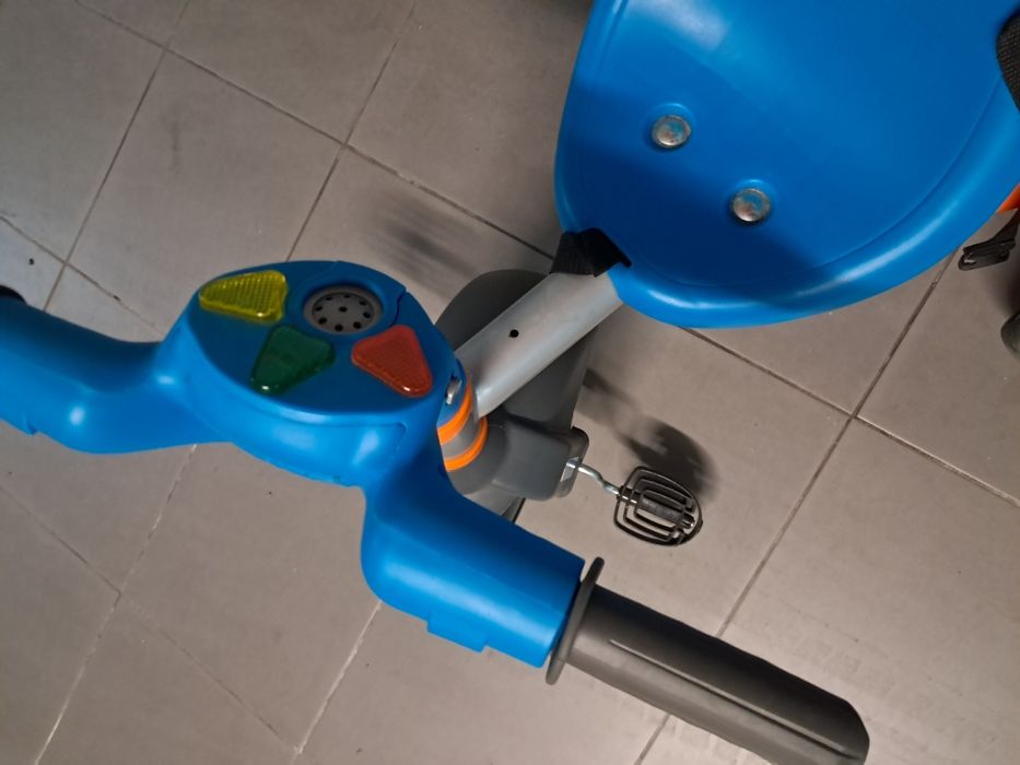 Triciclo criança até +/- 3anos