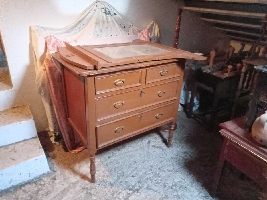 Cabides e outras peças  antigas