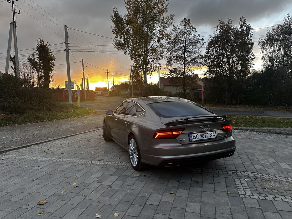 продам лайнера в жирній комплектації