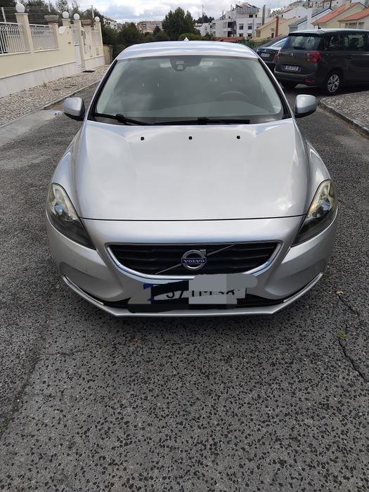 Volvo  v40  d2 .