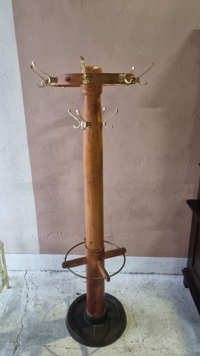 Masywny wieszak stojący  vintage barowy