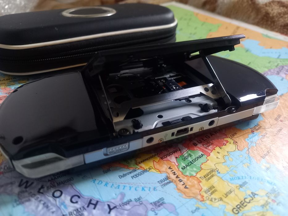 Konsola Sony psp 3004 (3000) slim 17 gier