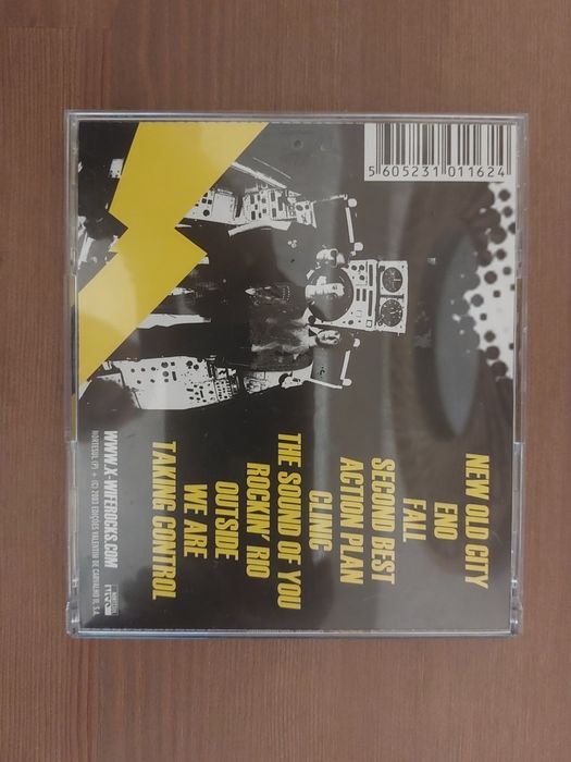CD " Feeding the Machine " X-Wife (Como Novo)