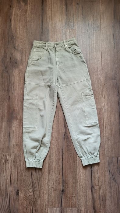 Miętowe joggery Bershka