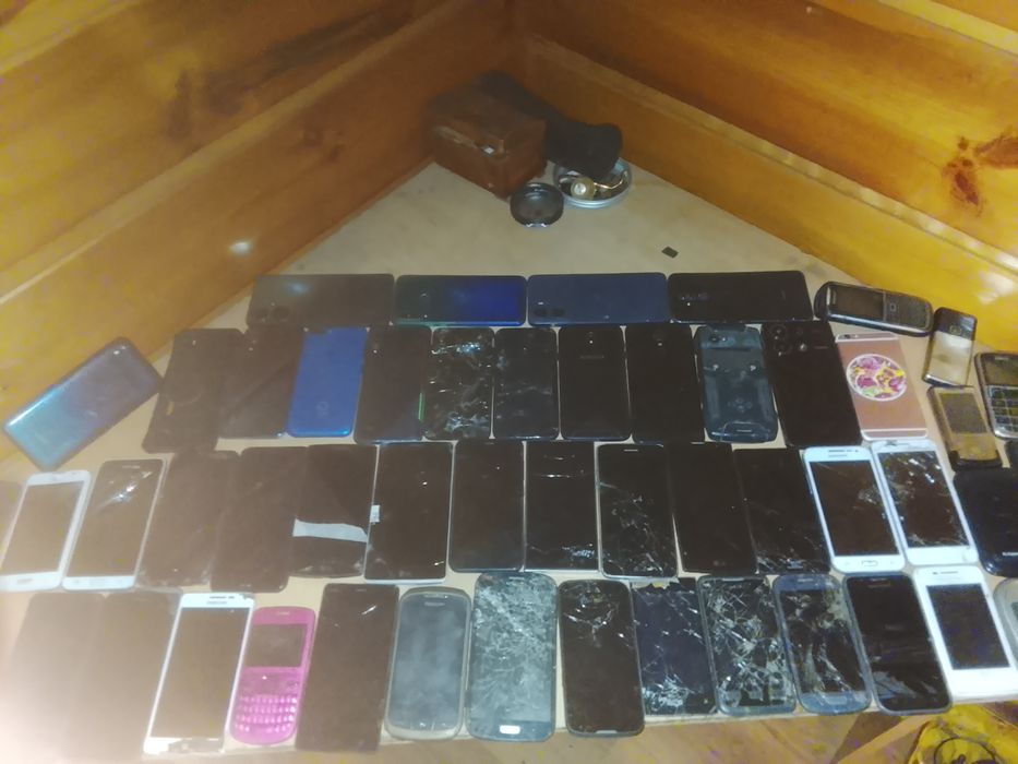 Smartfony/Telefony komórkowe uszk. Wyświetlacze