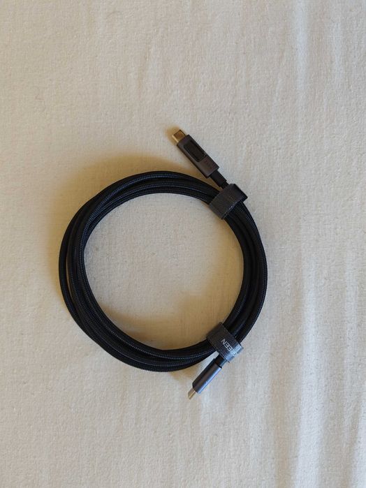 Dois Cabos UGREEN USB-C 240W PD 3.1 – 2 m com Ecrã Digital