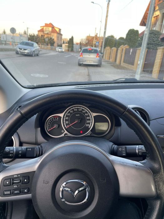 Mazda 2.   1.3 benzyna ,rok 2010/11 po liftingu