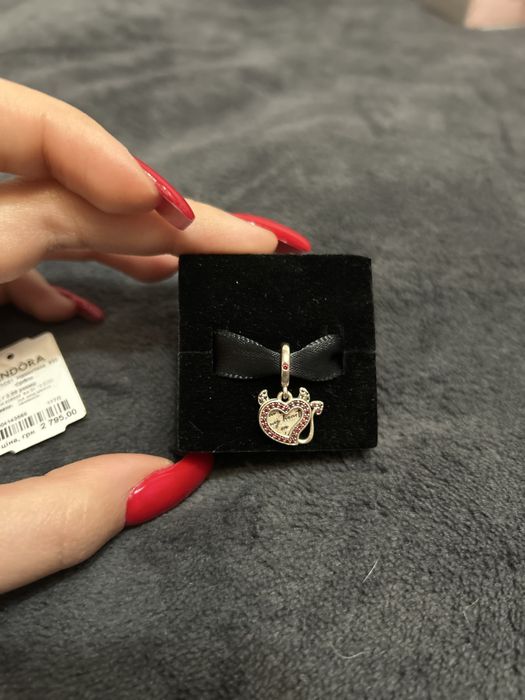 Браслет Pandora з шармами