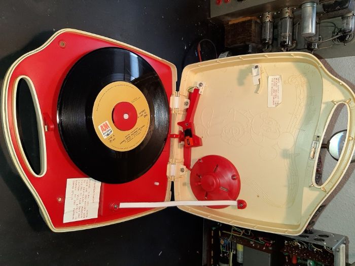 Gira discos mala mickey mouse com mais de 40 anos
