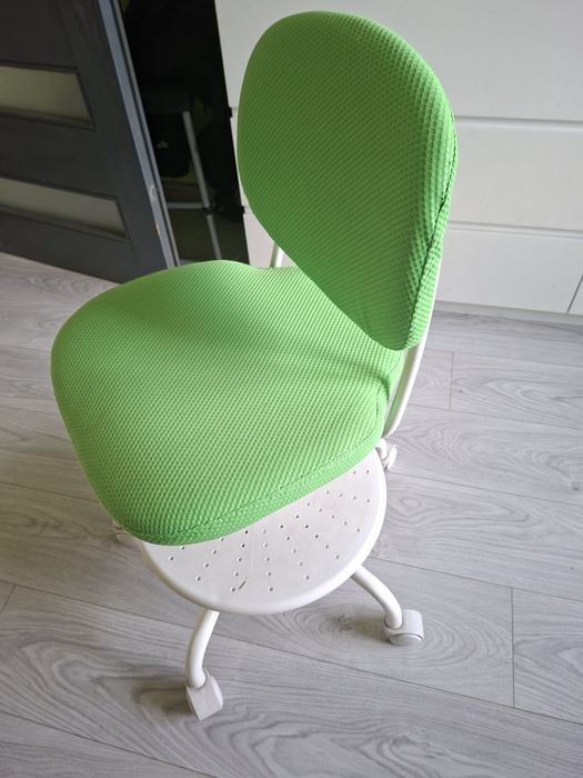 Ikea vimund krzeslo biurkowe dla dziecka 120-140