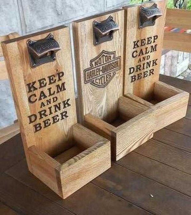 Настінна відкривачка для пива з натурального дерева