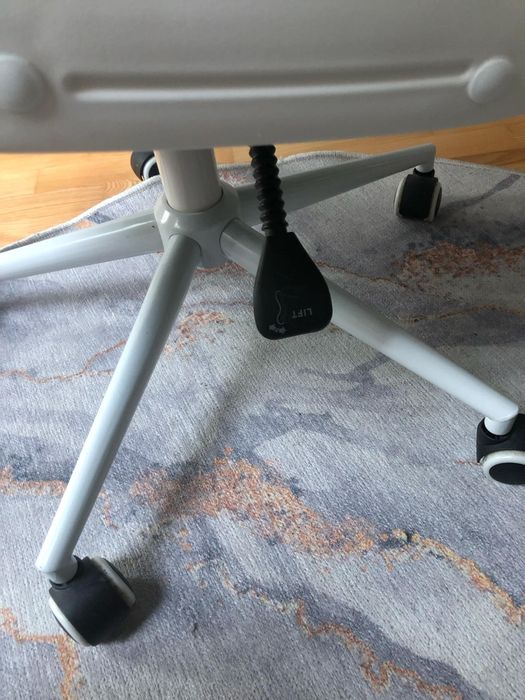 Krzesło biurowe w dobrym stanie