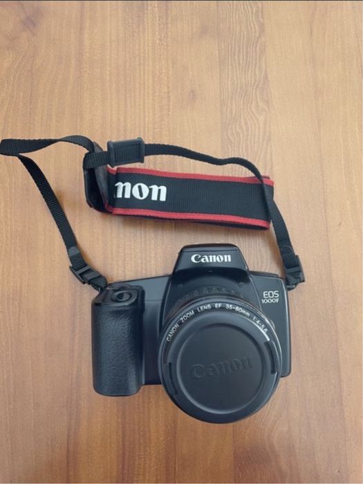 Máquina fotográfica Canon EOS1000F