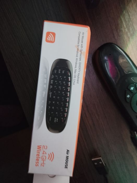 Pilot Smart TV z klawiaturą Air Mouse