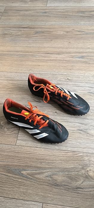 Męskie turfy Adidas Predator, model Club TF (