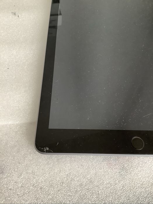 Apple ipad 6  A1893